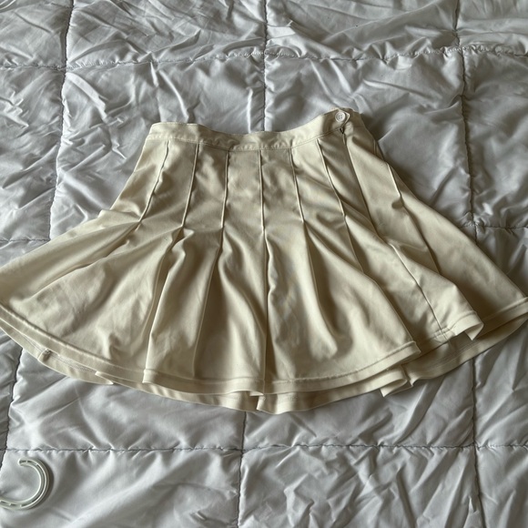 White pleated skirt - Medium - Picture 1 of 3